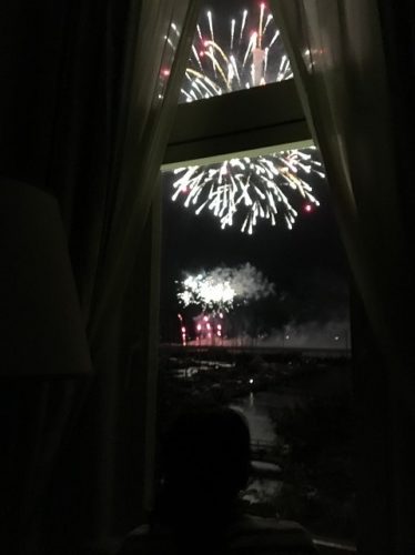 ホテルアムステルダム2階オーシャンビューの部屋から見た花火